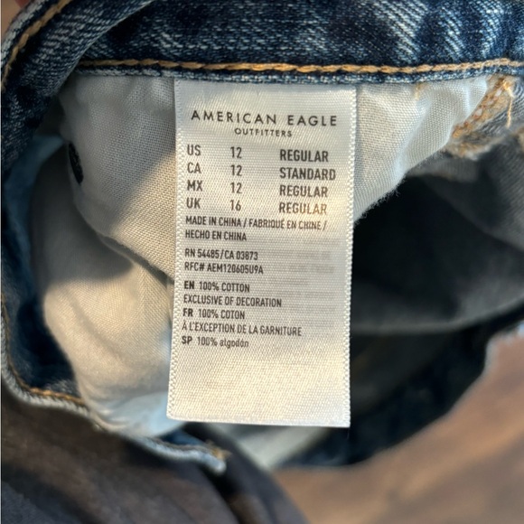 American Eagle Distressed Girlfriend Jeans - Picture 4 of 4